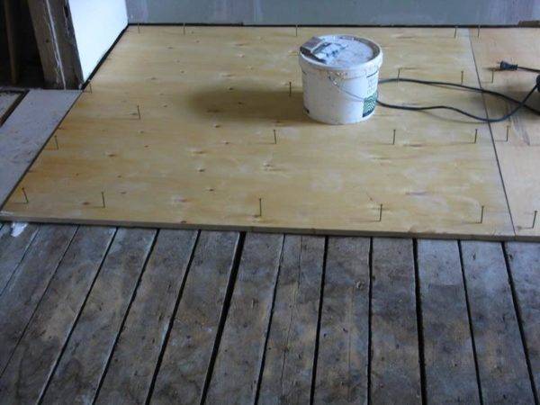 Теплый пол под линолеум на деревянный пол: пошаговый монтажный инструктаж