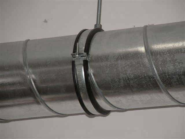 Как установить вентиляционные трубы: монтажные технологии крепления к стенам и потолку