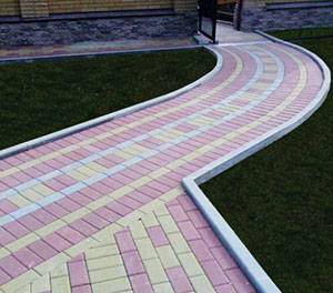 Как красиво оформить садовые дорожки из тротуарной плитки “краковский клевер” – отличительные свойства плитки